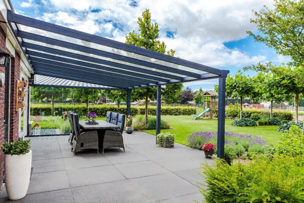 Premium Terrassendach mit Glaseindeckung von MKS GmbH